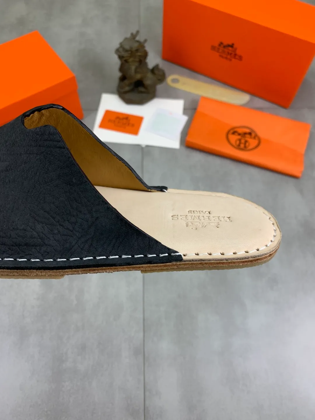 Men's men's shoes 💰P360 new model (genuine leather outsole series) new colors are coming simultaneously on the official website [HERMES] Hermès series: original development, original anatomy display, exclusive outsole [Material] Sole: original genuine leather sole with cow essence film 🌸. Fabric Original calfskin Lining: Imported cowhide, delicate and soft Code number: 38-44